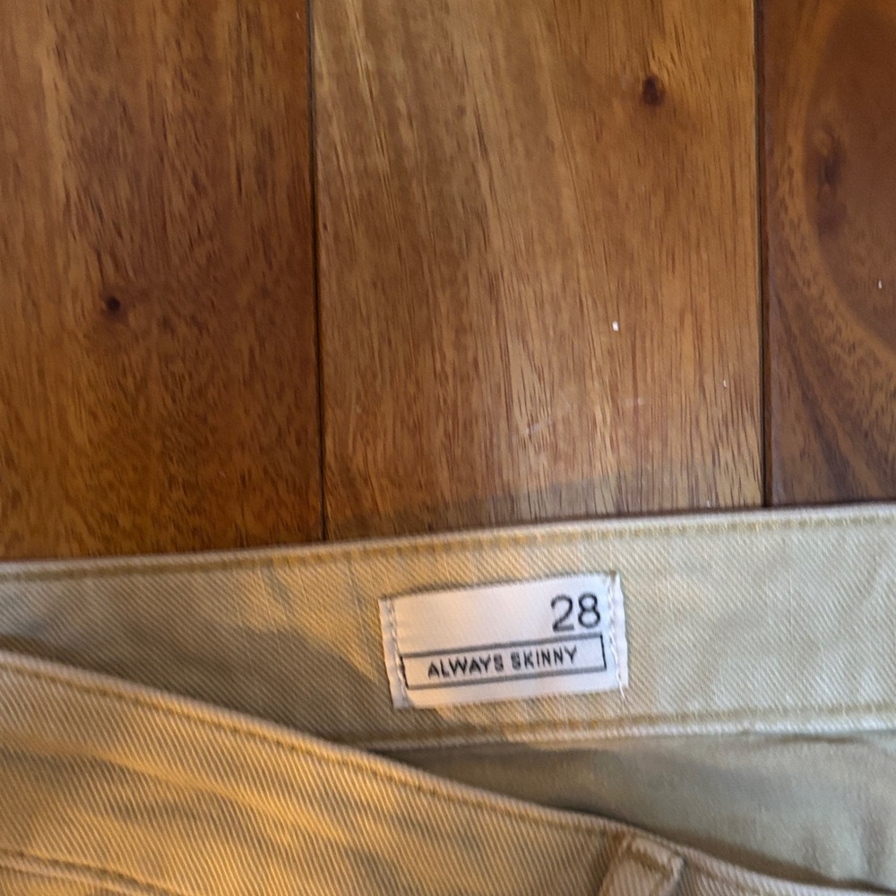 GAP Women's Straight Leg Tan Jeans - Picture 7 of 9